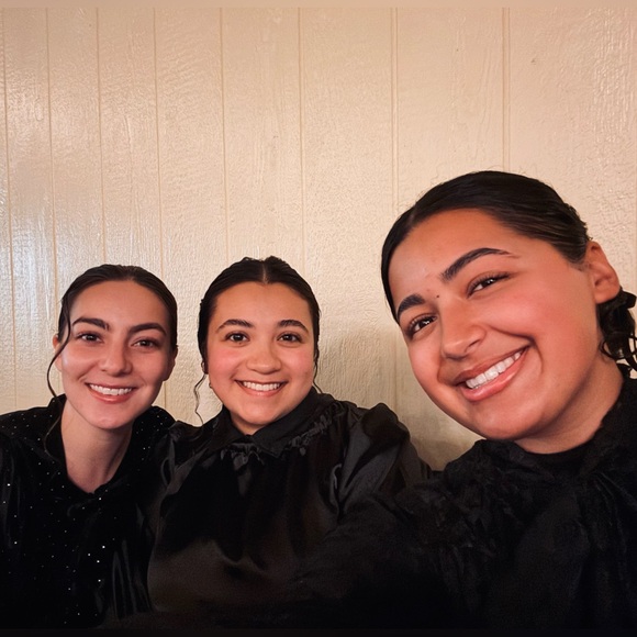 welcome to my closet, my name is makaylah 💐🪩 - Picture 5 of 12